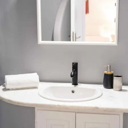 Serenity Psarou Mykonos فيلة