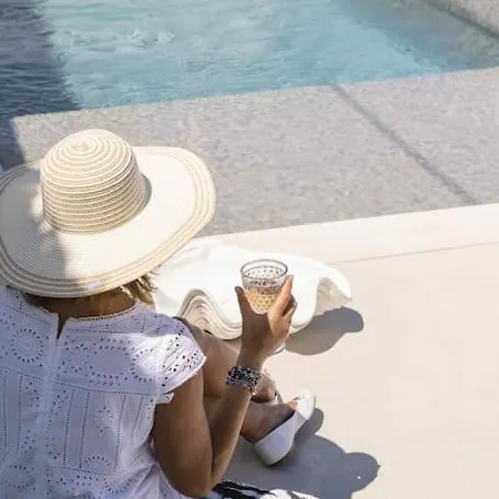 Serenity Psarou Mykonos فيلة
